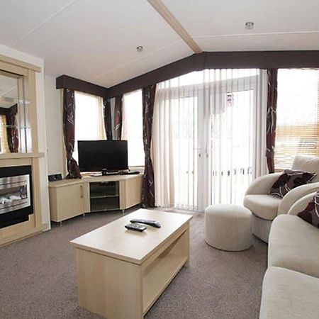 Hoburne Cotswold Hotel South Cerney Exterior foto